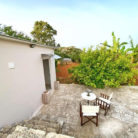 Korakiaí Mg Cozy Garden View Studio מראה חיצוני תמונה