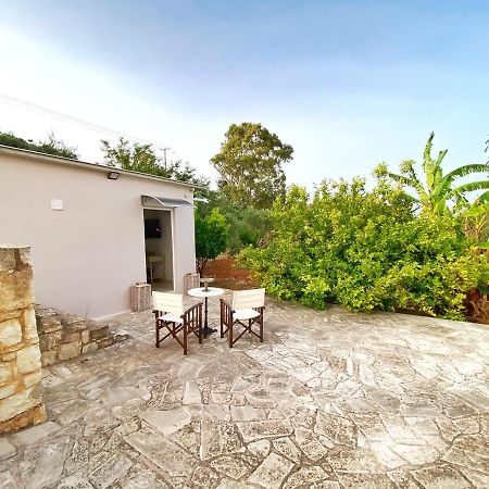 Korakiaí Mg Cozy Garden View Studio מראה חיצוני תמונה