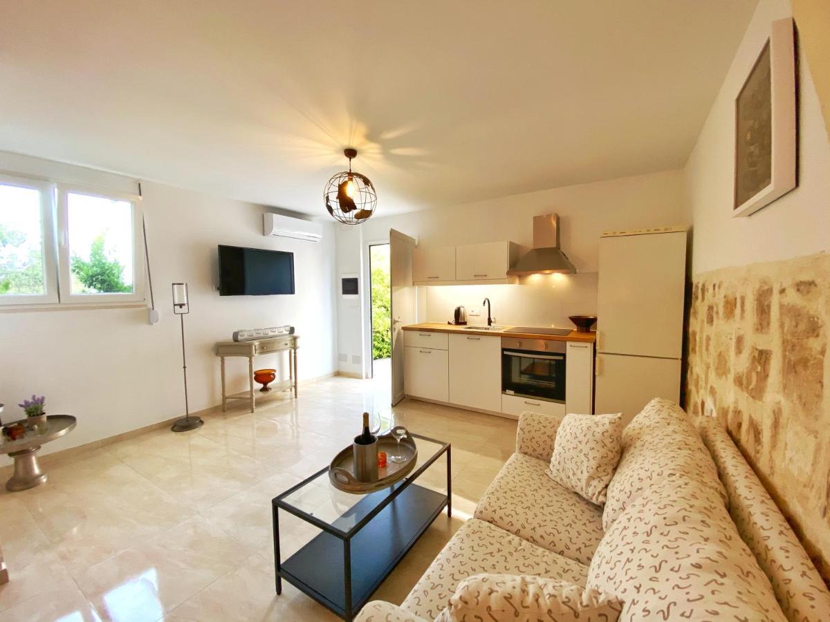 Korakiaí Mg Cozy Garden View Studio מראה חיצוני תמונה