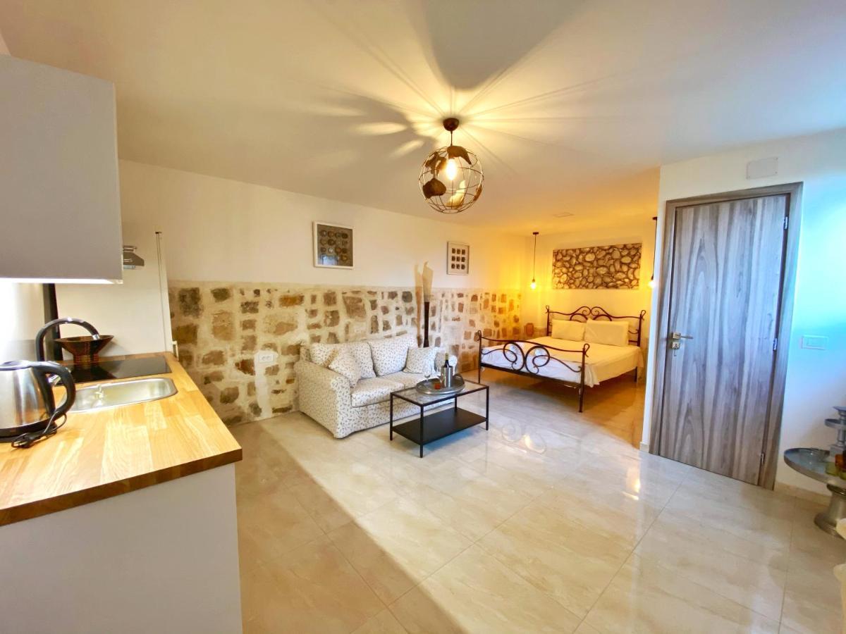 Korakiaí Mg Cozy Garden View Studio מראה חיצוני תמונה