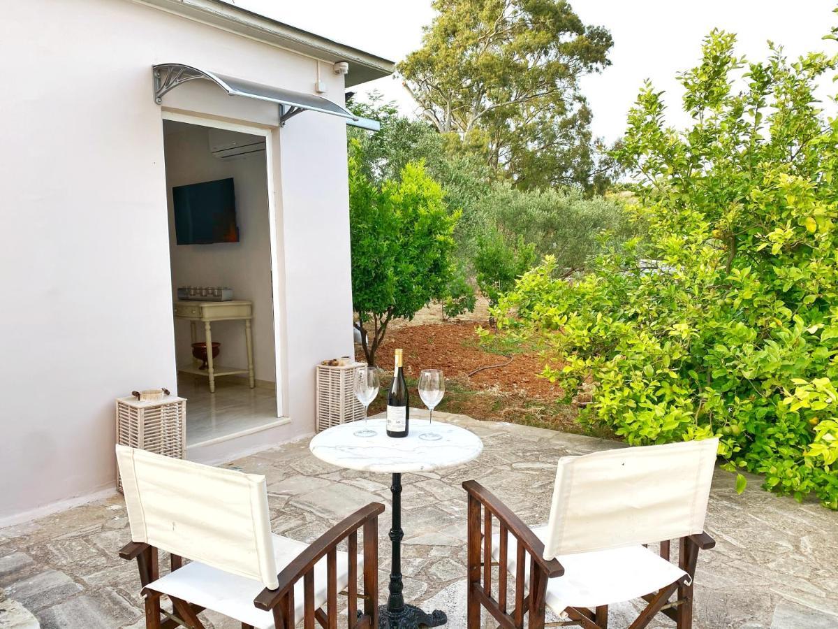 Korakiaí Mg Cozy Garden View Studio מראה חיצוני תמונה