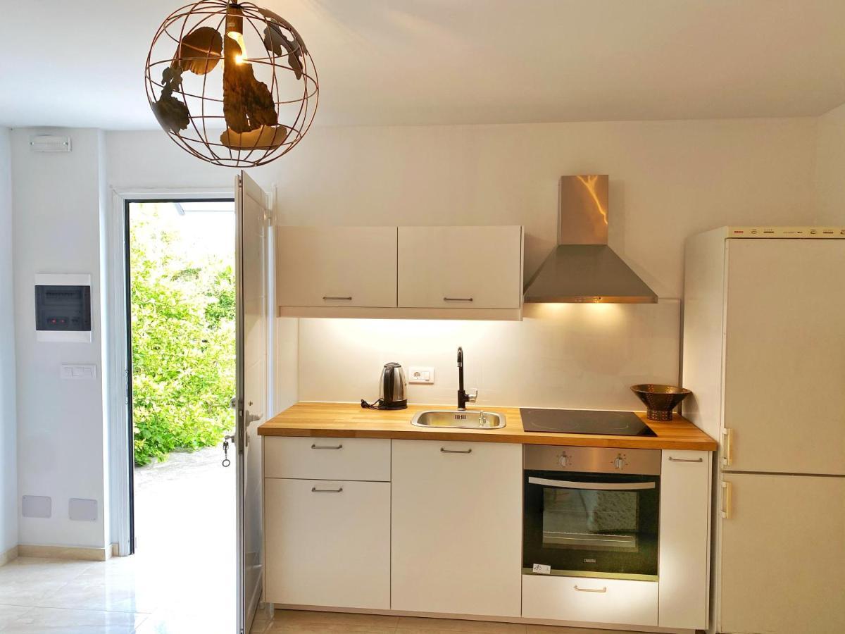 Korakiaí Mg Cozy Garden View Studio מראה חיצוני תמונה